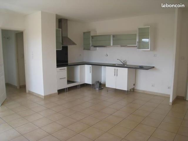 GARDANNE Dans résidence fermée T3 très bon état 54 m² environ + terrasse 10 m² environ, un parking en sous sol