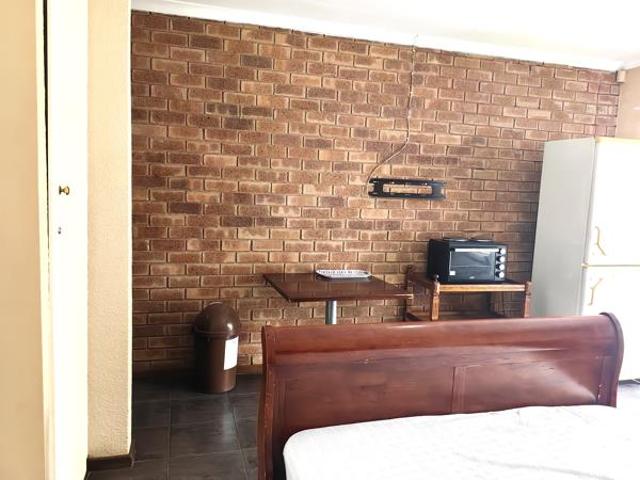Garden Cottage in Douglasdale