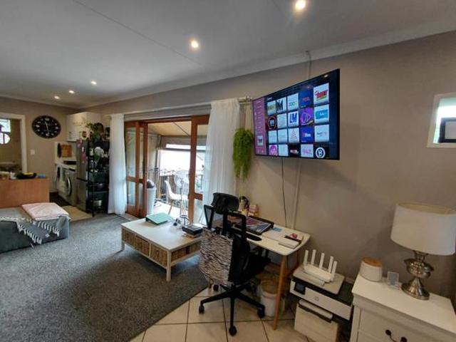 Garden Cottage in Robindale
