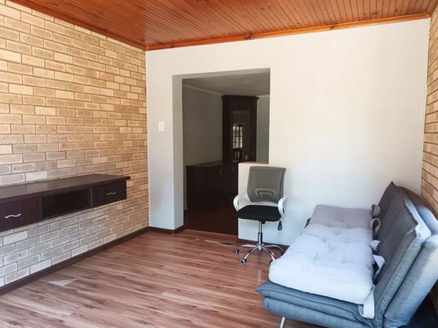 Garden apartment to rent in Newton Park