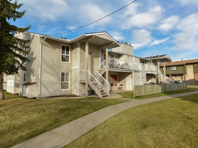 Garden Oaks 2 Bedroom Home for Rent at 2803 79 St Nw, Edmonton, AB T6K 3Z7 Tipaskan