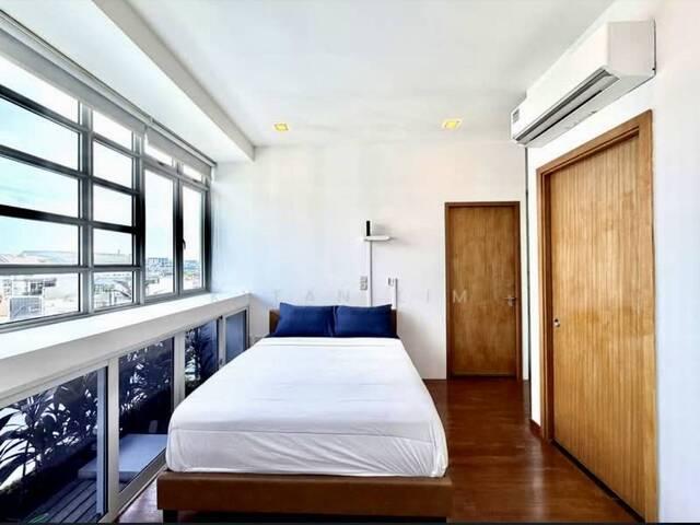 Garden Oasis 2 bedrooms w mini garden theme, rooftop pool near Kembangan MRT EW green line
