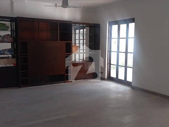 Garden Town 2 Kanal Beautiful House Prime Location