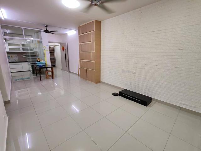 Gardens Ville 1115sqft Renovated Furnish Rare In Market Well Maintain
