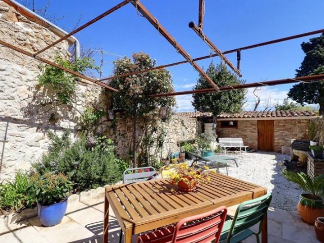 Garéoult: Maison de village rare à la vente de 158 m² avec jardin
