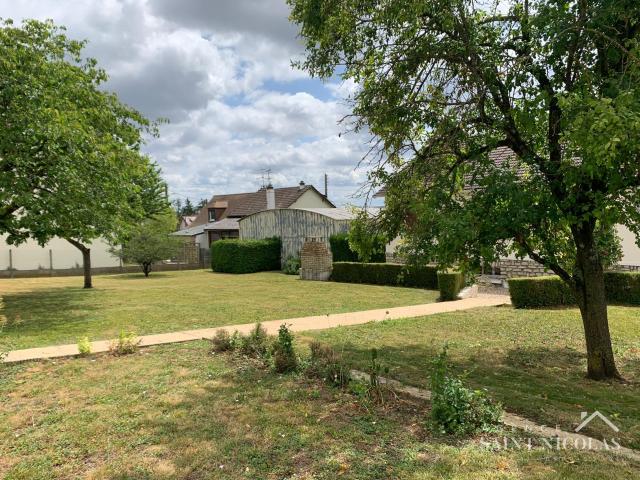 GARGENVILLE, calme et résidentiel, terrain constructible de 564 m2, divisible en deux lots