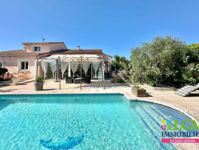 GARONS Spacieuse maison avec piscine