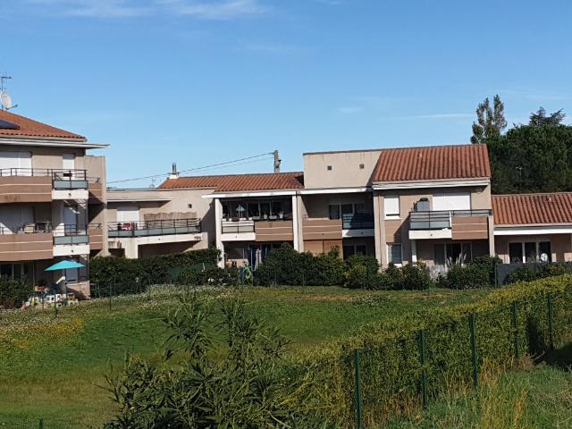 GARONS RESIDENCE RECENTE T2 DE 39.10m2 TERRASSE AVEC 2 PARKINGS