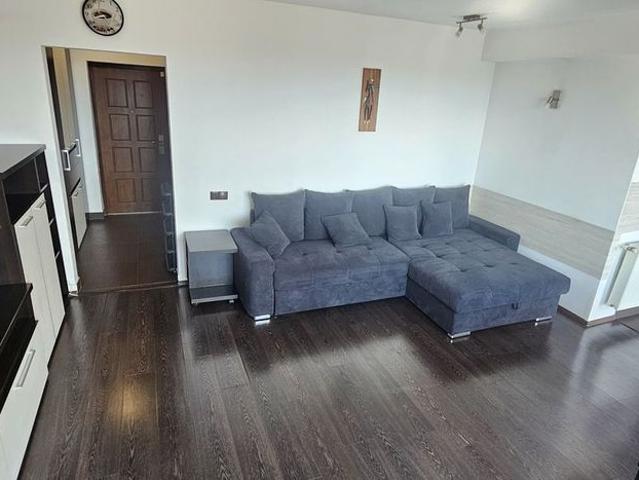 Garsonieră cu balcon, lift și garaj, aproape de facilități