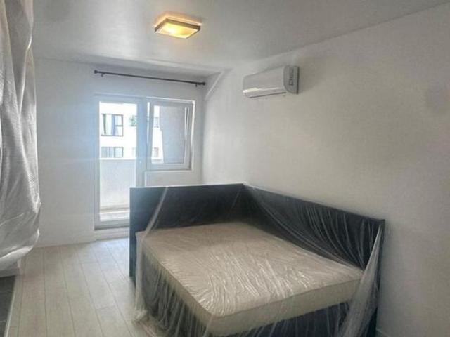 Garsonieră cu loc de parcare, Mobilată si utilată,piscina,metrou Berceni