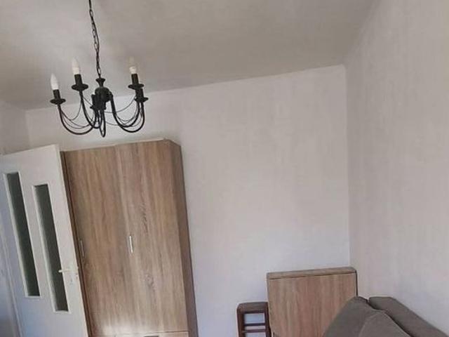 Garsonieră de închiriat, balcon și mobilată