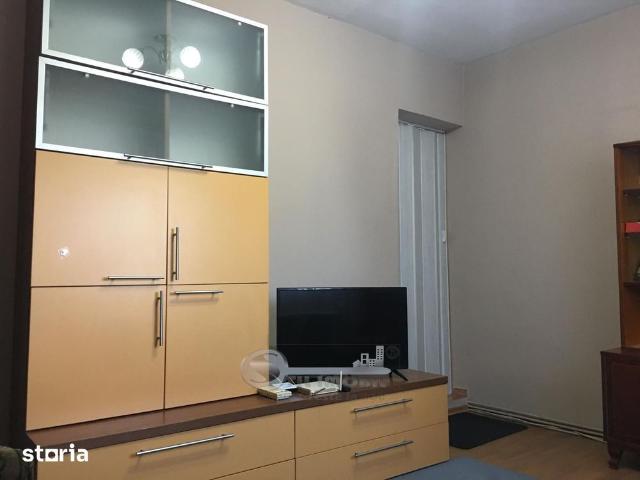 Garsonieră de închiriat – Bd. Poitiers, etaj 23, centrală proprie