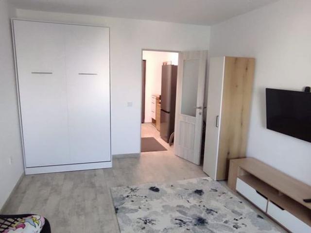 Garsonieră de închiriat, etaj 7, bloc turn la flori, str. Brailei