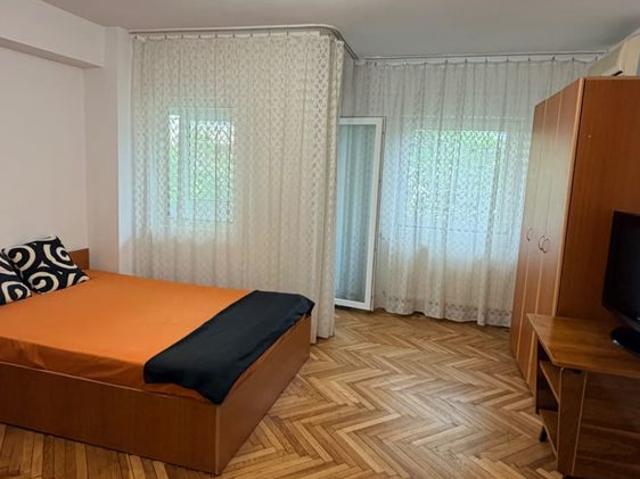 Garsonieră de închiriat în 13 Septembrie, 36 mp, decomandată