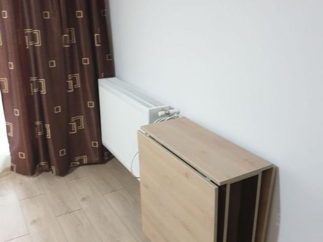 Garsonieră de închiriat, 41 mp, balcon