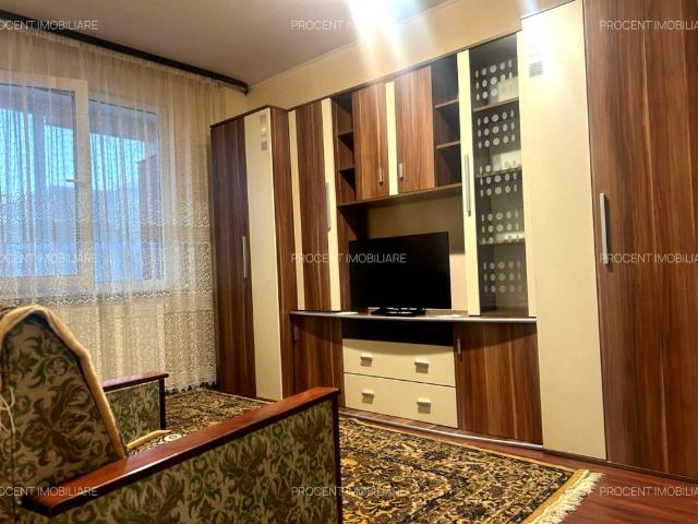 Garsonieră decomandată Astra