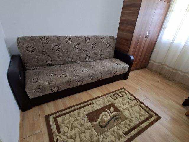 Garsonieră Etaj 1 Podu Roș Liberă, Mutare Imediată!