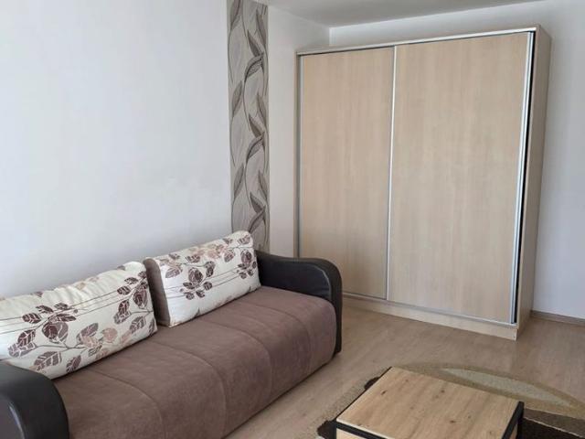 Garsonieră mobilată cu balcon și terasă, etaj 2