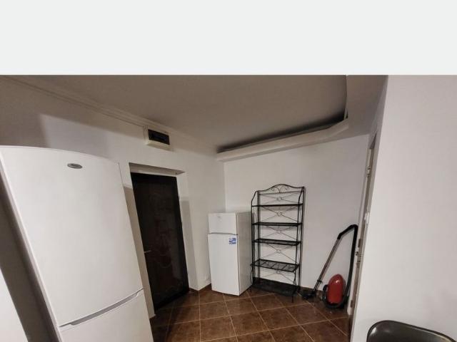 Garsonieră spațioasă cu balcon și lift în Vitan