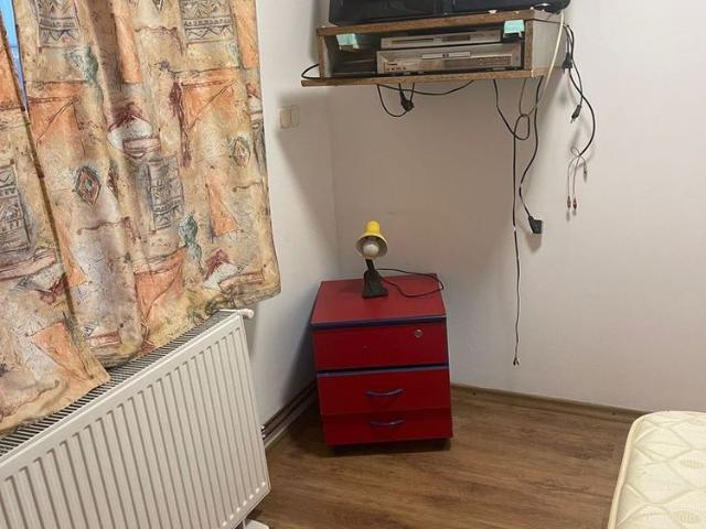 Garsonieră spațioasă, în casa cu loc de parcare in curte, parter