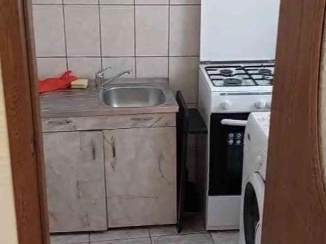 Garsonieră Tătărași str Eternitate in bloc de apartamente