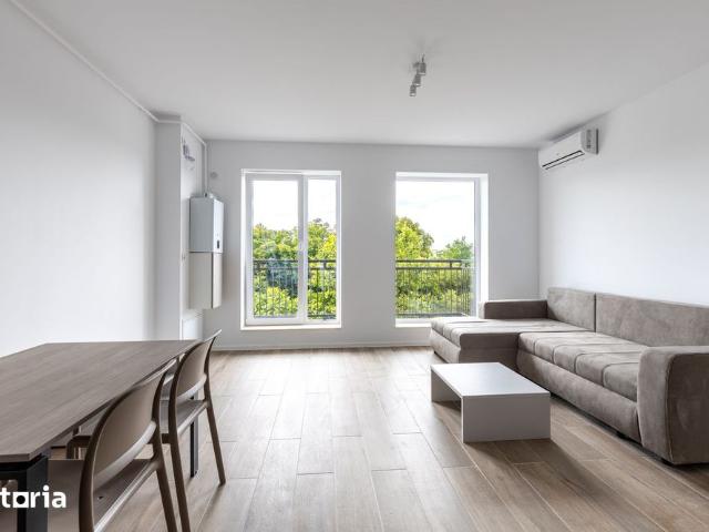 Garsoniera open space intima, etaj 6, cu balcon si priveliste in parc