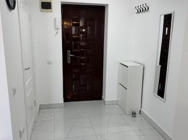 Garsoniera complet renovata spre inchiriere
