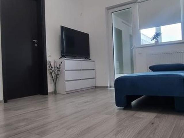 Garsoniera de inchiriat Aparatorii Patriei cu centrala+loc de parcare