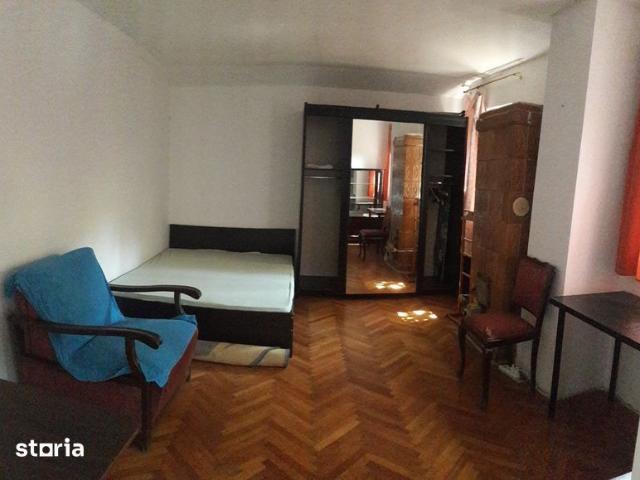 Garsoniera de închiriat casă zona Delea Veche