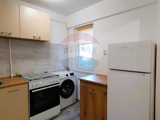 Garsoniera de inchiriat in zona centrala, etaj 2. Renovată de curând