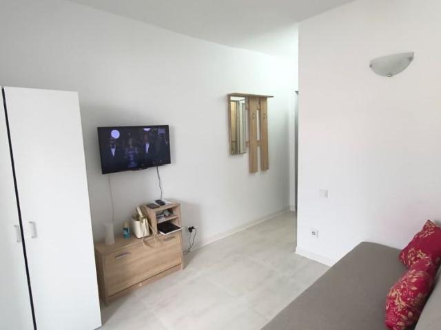 Garsoniera de inchiriat Nord Rapsodiei Valcea, balcon, etaj 3