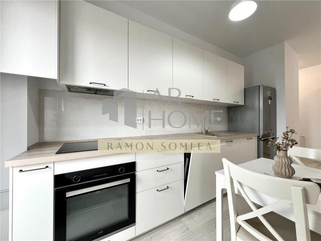 Garsoniera, de lux, parcare, zona Vest Ploiesti