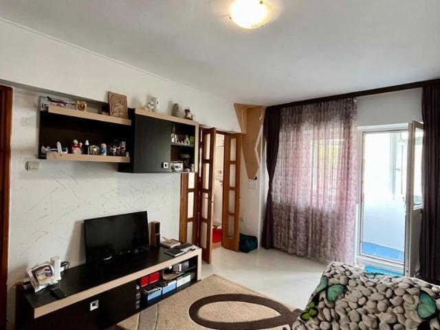 Garsoniera decomandata de vanzare Poarta 6 Bloc ANL