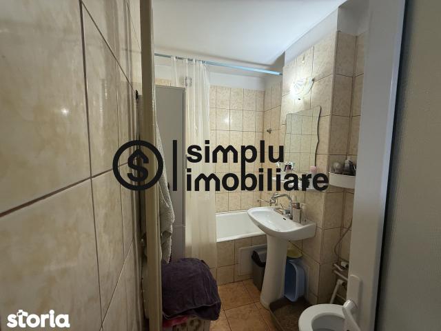Garsoniera decomandata, etaj 3 / 4, Henri Coanda 82 000 Euro