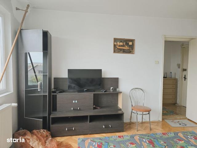 Garsoniera decomandata în bloc de apartamente zona Astra Planete
