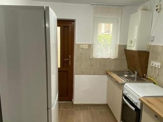 Garsoniera la casa cu curte proprie Centru