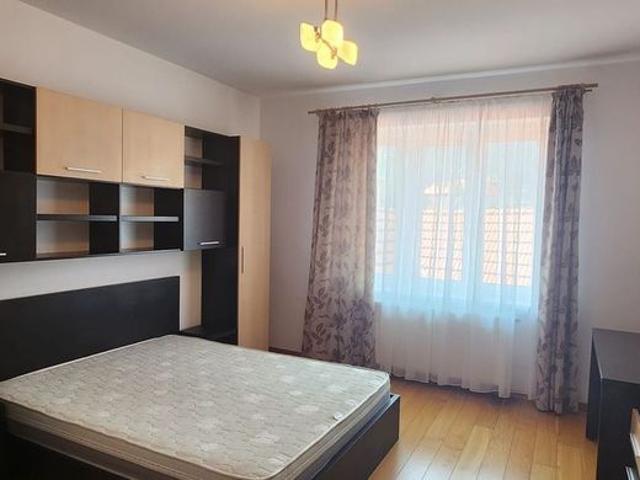 Garsoniera Schei, zona Saguna, etaj 1, la casă, 32 mp mobilata,utilata