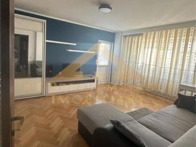 Garsoniera spatioasa zona Marriot cu loc de parcare.de inchiriat 13 Septembrie, Bucuresti