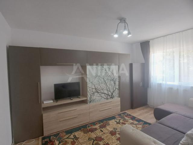 Garsoniera spatioasa, zona Bulevardul Muncii, parcare inclusa