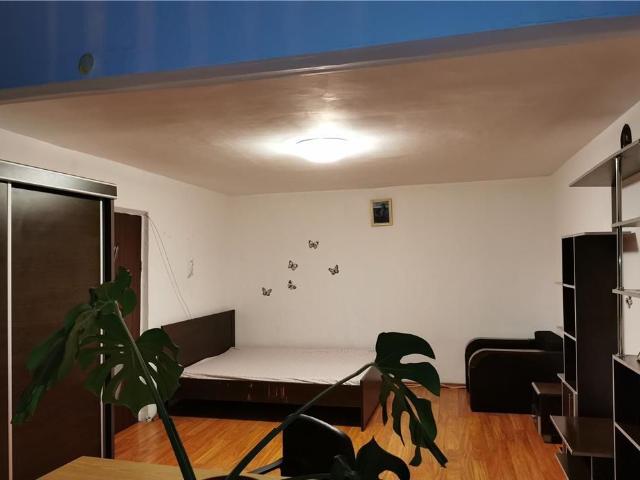 Garsoniera spatioasa si modern renovata, in zona linistita