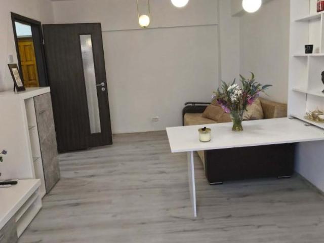 Garsoniera Ultracentral Calea Bucuresti Piata Centrala McDonalds, etaj 2/8, centrala termica