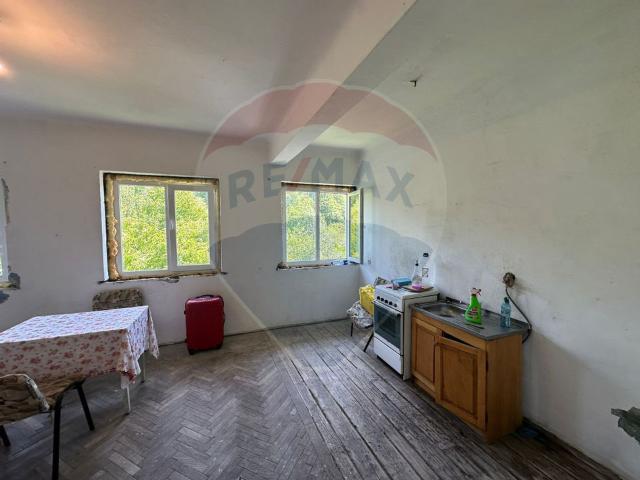 Garsoniera vanzare in bloc de apartamente Maramures, Cavnic, Central vezi locația pe hartă