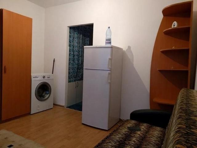 Garsoniera zona Baza 3