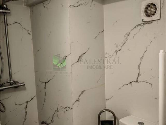 Garsoniera zona Judetean, pentru salon,cabinet,250 Euro
