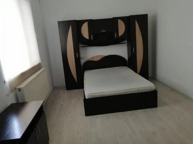 Garsoniera zona Podu Ros Piata Nicolina