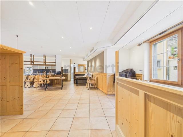 Gastronomisches Bijou in Jenins Vollausgestattetes Restaurant mit Weinkeller und Terrasse