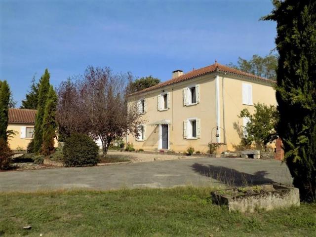 Gasconne isolée avec vue dominante 240m² Seissan