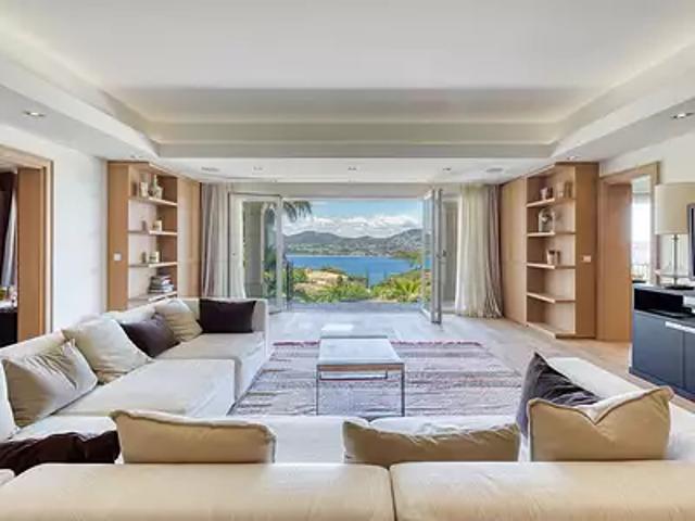 Gassin 83580 Achat / Vente maison 7 pièces t7 au dernier étage piscine