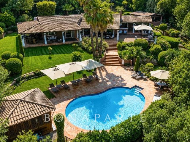 Gassin Élégante villa de caractère au cœur d'un parc paysa. 200m² Gassin