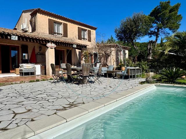 Gassin Villa avec piscine et studio indépendant 138m² Gassin